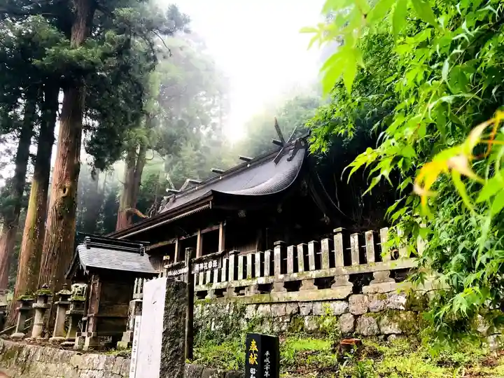 小国両神社の本殿・本堂