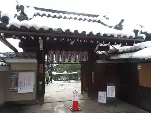 地蔵院（椿寺）の山門