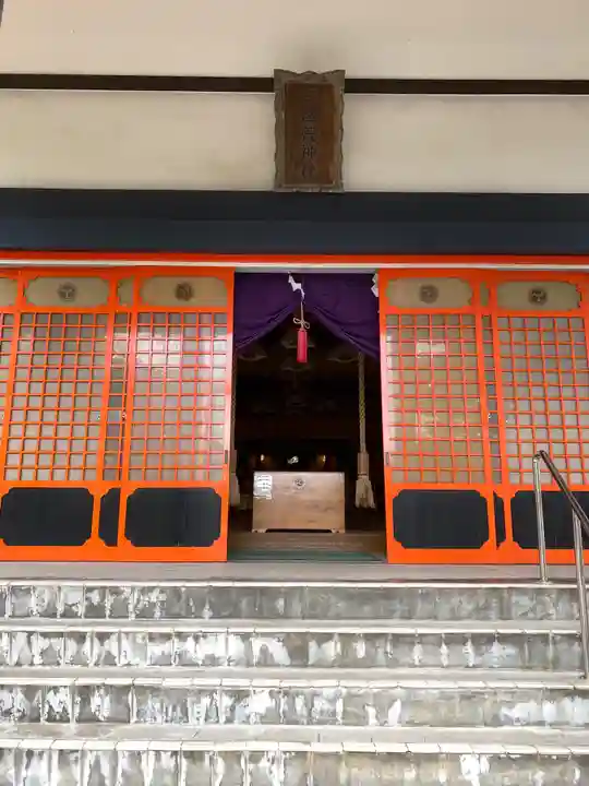 三宝荒神社の本殿・本堂