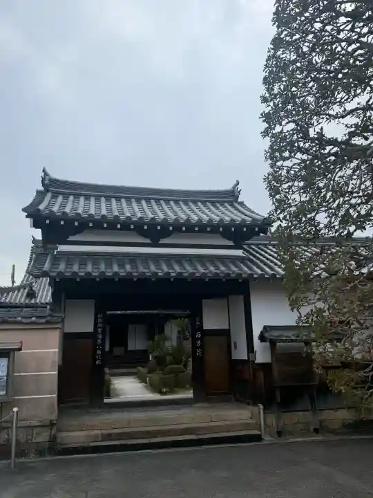 西方院の{uncategorized: "未分類", other: "その他", undefined: "問題あり", building: "その他建物", grave: "お墓", sacred_gate: "鳥居", guardian: "狛犬", statue: "像", buddha: "仏像", history: "歴史", nature: "自然", garden: "庭園", animal: "動物", pagoda: "塔", temizu: "手水舎", mountain_gate: "山門・神門", sanctuary: "本殿・本堂", subordinate: "末社・摂社", art: "芸術", scenery: "景色", jizo: "地蔵", ema: "絵馬", goshuin: "御朱印", omikuji: "おみくじ", items: "授与品その他", amulet: "お守り", goshuincho: "御朱印帳", eats: "食事", festival: "お祭り", votive_dance: "神楽", shichigosan: "七五三参", wedding: "結婚式", experience: "体験その他", initially: "初詣", around: "周辺", anti_infection: "感染症対策"}