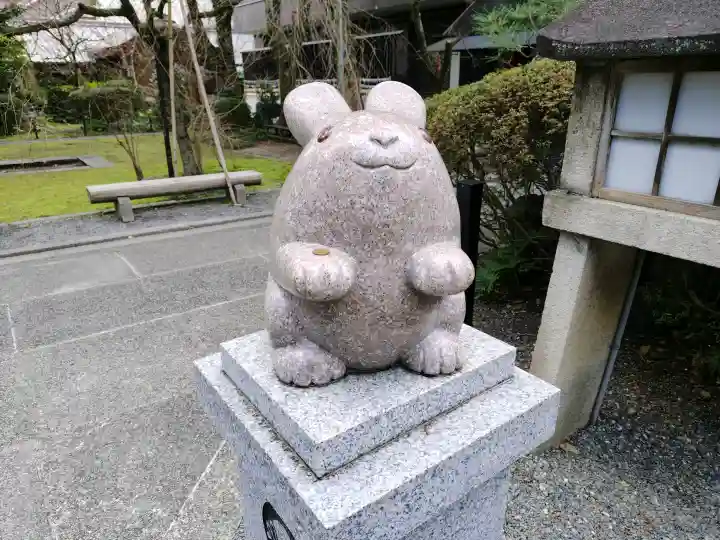 岡崎神社の{uncategorized: "未分類", other: "その他", undefined: "問題あり", building: "その他建物", grave: "お墓", sacred_gate: "鳥居", guardian: "狛犬", statue: "像", buddha: "仏像", history: "歴史", nature: "自然", garden: "庭園", animal: "動物", pagoda: "塔", temizu: "手水舎", mountain_gate: "山門・神門", sanctuary: "本殿・本堂", subordinate: "末社・摂社", art: "芸術", scenery: "景色", jizo: "地蔵", ema: "絵馬", goshuin: "御朱印", omikuji: "おみくじ", items: "授与品その他", amulet: "お守り", goshuincho: "御朱印帳", eats: "食事", festival: "お祭り", votive_dance: "神楽", shichigosan: "七五三参", wedding: "結婚式", experience: "体験その他", initially: "初詣", around: "周辺", anti_infection: "感染症対策"}