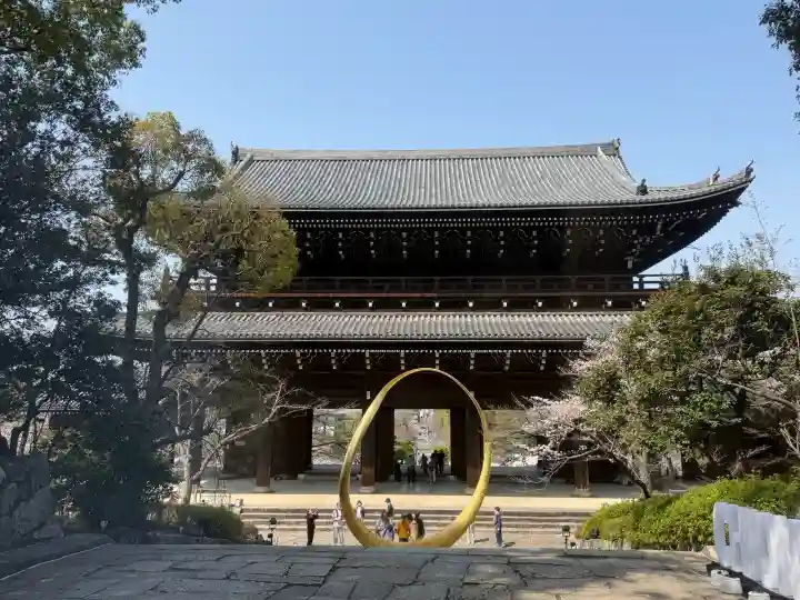 知恩院の{uncategorized: "未分類", other: "その他", undefined: "問題あり", building: "その他建物", grave: "お墓", sacred_gate: "鳥居", guardian: "狛犬", statue: "像", buddha: "仏像", history: "歴史", nature: "自然", garden: "庭園", animal: "動物", pagoda: "塔", temizu: "手水舎", mountain_gate: "山門・神門", sanctuary: "本殿・本堂", subordinate: "末社・摂社", art: "芸術", scenery: "景色", jizo: "地蔵", ema: "絵馬", goshuin: "御朱印", omikuji: "おみくじ", items: "授与品その他", amulet: "お守り", goshuincho: "御朱印帳", eats: "食事", festival: "お祭り", votive_dance: "神楽", shichigosan: "七五三参", wedding: "結婚式", experience: "体験その他", initially: "初詣", around: "周辺", anti_infection: "感染症対策"}