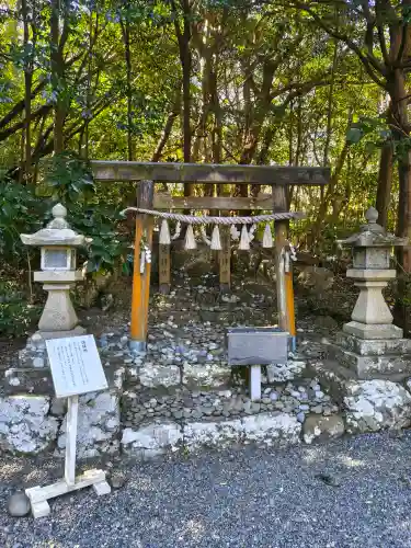 伊良湖神社の{uncategorized: "未分類", other: "その他", undefined: "問題あり", building: "その他建物", grave: "お墓", sacred_gate: "鳥居", guardian: "狛犬", statue: "像", buddha: "仏像", history: "歴史", nature: "自然", garden: "庭園", animal: "動物", pagoda: "塔", temizu: "手水舎", mountain_gate: "山門・神門", sanctuary: "本殿・本堂", subordinate: "末社・摂社", art: "芸術", scenery: "景色", jizo: "地蔵", ema: "絵馬", goshuin: "御朱印", omikuji: "おみくじ", items: "授与品その他", amulet: "お守り", goshuincho: "御朱印帳", eats: "食事", festival: "お祭り", votive_dance: "神楽", shichigosan: "七五三参", wedding: "結婚式", experience: "体験その他", initially: "初詣", around: "周辺", anti_infection: "感染症対策"}