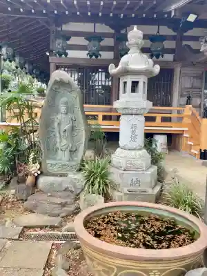 本乗寺の{uncategorized: "未分類", other: "その他", undefined: "問題あり", building: "その他建物", grave: "お墓", sacred_gate: "鳥居", guardian: "狛犬", statue: "像", buddha: "仏像", history: "歴史", nature: "自然", garden: "庭園", animal: "動物", pagoda: "塔", temizu: "手水舎", mountain_gate: "山門・神門", sanctuary: "本殿・本堂", subordinate: "末社・摂社", art: "芸術", scenery: "景色", jizo: "地蔵", ema: "絵馬", goshuin: "御朱印", omikuji: "おみくじ", items: "授与品その他", amulet: "お守り", goshuincho: "御朱印帳", eats: "食事", festival: "お祭り", votive_dance: "神楽", shichigosan: "七五三参", wedding: "結婚式", experience: "体験その他", initially: "初詣", around: "周辺", anti_infection: "感染症対策"}