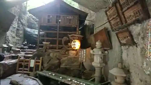 銭洗弁財天宇賀福神社の本殿・本堂