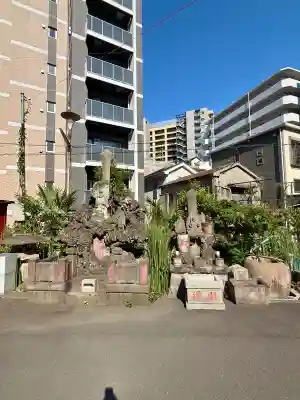 成田山横浜別院延命院の{uncategorized: "未分類", other: "その他", undefined: "問題あり", building: "その他建物", grave: "お墓", sacred_gate: "鳥居", guardian: "狛犬", statue: "像", buddha: "仏像", history: "歴史", nature: "自然", garden: "庭園", animal: "動物", pagoda: "塔", temizu: "手水舎", mountain_gate: "山門・神門", sanctuary: "本殿・本堂", subordinate: "末社・摂社", art: "芸術", scenery: "景色", jizo: "地蔵", ema: "絵馬", goshuin: "御朱印", omikuji: "おみくじ", items: "授与品その他", amulet: "お守り", goshuincho: "御朱印帳", eats: "食事", festival: "お祭り", votive_dance: "神楽", shichigosan: "七五三参", wedding: "結婚式", experience: "体験その他", initially: "初詣", around: "周辺", anti_infection: "感染症対策"}