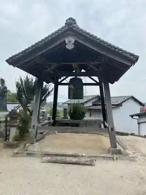 長雲寺の{uncategorized: "未分類", other: "その他", undefined: "問題あり", building: "その他建物", grave: "お墓", sacred_gate: "鳥居", guardian: "狛犬", statue: "像", buddha: "仏像", history: "歴史", nature: "自然", garden: "庭園", animal: "動物", pagoda: "塔", temizu: "手水舎", mountain_gate: "山門・神門", sanctuary: "本殿・本堂", subordinate: "末社・摂社", art: "芸術", scenery: "景色", jizo: "地蔵", ema: "絵馬", goshuin: "御朱印", omikuji: "おみくじ", items: "授与品その他", amulet: "お守り", goshuincho: "御朱印帳", eats: "食事", festival: "お祭り", votive_dance: "神楽", shichigosan: "七五三参", wedding: "結婚式", experience: "体験その他", initially: "初詣", around: "周辺", anti_infection: "感染症対策"}