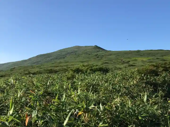 月山神社本宮の周辺