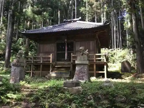 十殿神社の本殿