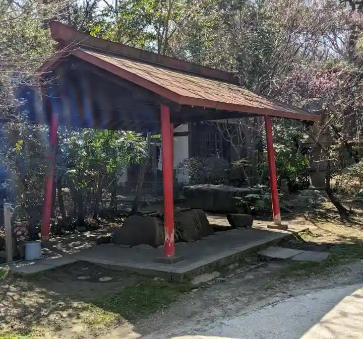 清水稲荷の{uncategorized: "未分類", other: "その他", undefined: "問題あり", building: "その他建物", grave: "お墓", sacred_gate: "鳥居", guardian: "狛犬", statue: "像", buddha: "仏像", history: "歴史", nature: "自然", garden: "庭園", animal: "動物", pagoda: "塔", temizu: "手水舎", mountain_gate: "山門・神門", sanctuary: "本殿・本堂", subordinate: "末社・摂社", art: "芸術", scenery: "景色", jizo: "地蔵", ema: "絵馬", goshuin: "御朱印", omikuji: "おみくじ", items: "授与品その他", amulet: "お守り", goshuincho: "御朱印帳", eats: "食事", festival: "お祭り", votive_dance: "神楽", shichigosan: "七五三参", wedding: "結婚式", experience: "体験その他", initially: "初詣", around: "周辺", anti_infection: "感染症対策"}