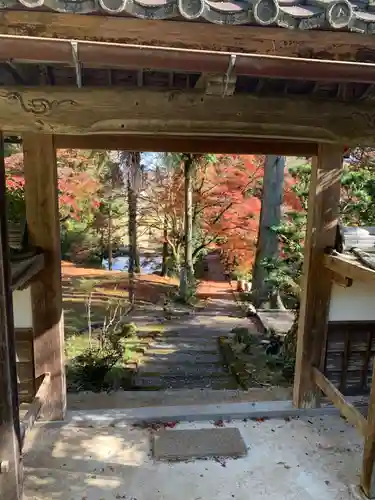 龍穏寺の山門