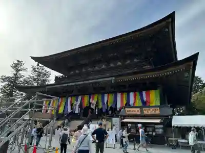 金峯山寺の{uncategorized: "未分類", other: "その他", undefined: "問題あり", building: "その他建物", grave: "お墓", sacred_gate: "鳥居", guardian: "狛犬", statue: "像", buddha: "仏像", history: "歴史", nature: "自然", garden: "庭園", animal: "動物", pagoda: "塔", temizu: "手水舎", mountain_gate: "山門・神門", sanctuary: "本殿・本堂", subordinate: "末社・摂社", art: "芸術", scenery: "景色", jizo: "地蔵", ema: "絵馬", goshuin: "御朱印", omikuji: "おみくじ", items: "授与品その他", amulet: "お守り", goshuincho: "御朱印帳", eats: "食事", festival: "お祭り", votive_dance: "神楽", shichigosan: "七五三参", wedding: "結婚式", experience: "体験その他", initially: "初詣", around: "周辺", anti_infection: "感染症対策"}
