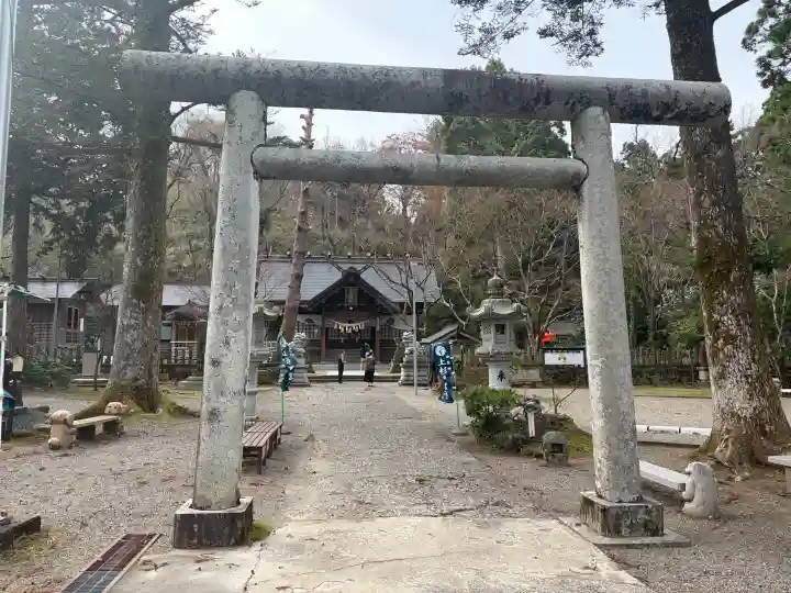 春日山神社の{uncategorized: "未分類", other: "その他", undefined: "問題あり", building: "その他建物", grave: "お墓", sacred_gate: "鳥居", guardian: "狛犬", statue: "像", buddha: "仏像", history: "歴史", nature: "自然", garden: "庭園", animal: "動物", pagoda: "塔", temizu: "手水舎", mountain_gate: "山門・神門", sanctuary: "本殿・本堂", subordinate: "末社・摂社", art: "芸術", scenery: "景色", jizo: "地蔵", ema: "絵馬", goshuin: "御朱印", omikuji: "おみくじ", items: "授与品その他", amulet: "お守り", goshuincho: "御朱印帳", eats: "食事", festival: "お祭り", votive_dance: "神楽", shichigosan: "七五三参", wedding: "結婚式", experience: "体験その他", initially: "初詣", around: "周辺", anti_infection: "感染症対策"}