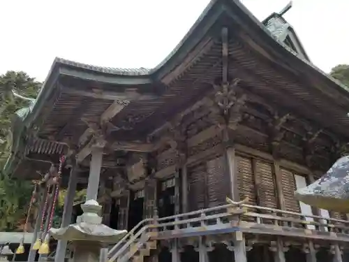 金華山黄金山神社の本殿