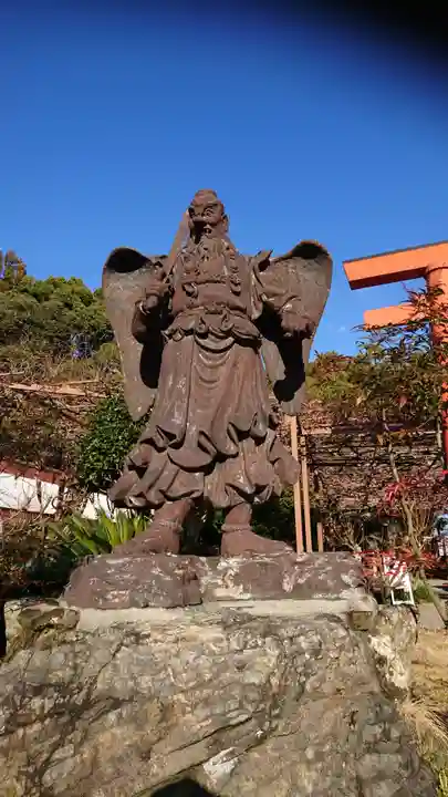 古井の天狗山の像