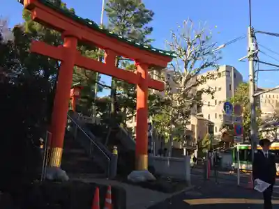 穴八幡宮の鳥居