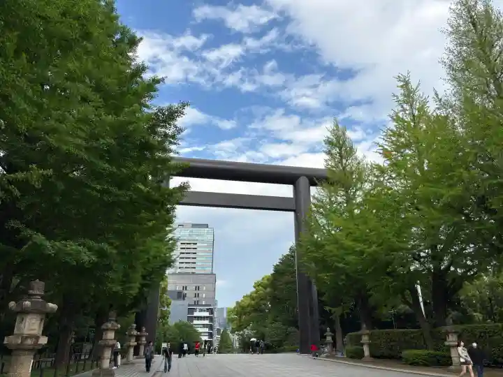 靖國神社の{uncategorized: "未分類", other: "その他", undefined: "問題あり", building: "その他建物", grave: "お墓", sacred_gate: "鳥居", guardian: "狛犬", statue: "像", buddha: "仏像", history: "歴史", nature: "自然", garden: "庭園", animal: "動物", pagoda: "塔", temizu: "手水舎", mountain_gate: "山門・神門", sanctuary: "本殿・本堂", subordinate: "末社・摂社", art: "芸術", scenery: "景色", jizo: "地蔵", ema: "絵馬", goshuin: "御朱印", omikuji: "おみくじ", items: "授与品その他", amulet: "お守り", goshuincho: "御朱印帳", eats: "食事", festival: "お祭り", votive_dance: "神楽", shichigosan: "七五三参", wedding: "結婚式", experience: "体験その他", initially: "初詣", around: "周辺", anti_infection: "感染症対策"}