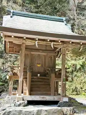 貴船神社奥宮の{uncategorized: "未分類", other: "その他", undefined: "問題あり", building: "その他建物", grave: "お墓", sacred_gate: "鳥居", guardian: "狛犬", statue: "像", buddha: "仏像", history: "歴史", nature: "自然", garden: "庭園", animal: "動物", pagoda: "塔", temizu: "手水舎", mountain_gate: "山門・神門", sanctuary: "本殿・本堂", subordinate: "末社・摂社", art: "芸術", scenery: "景色", jizo: "地蔵", ema: "絵馬", goshuin: "御朱印", omikuji: "おみくじ", items: "授与品その他", amulet: "お守り", goshuincho: "御朱印帳", eats: "食事", festival: "お祭り", votive_dance: "神楽", shichigosan: "七五三参", wedding: "結婚式", experience: "体験その他", initially: "初詣", around: "周辺", anti_infection: "感染症対策"}