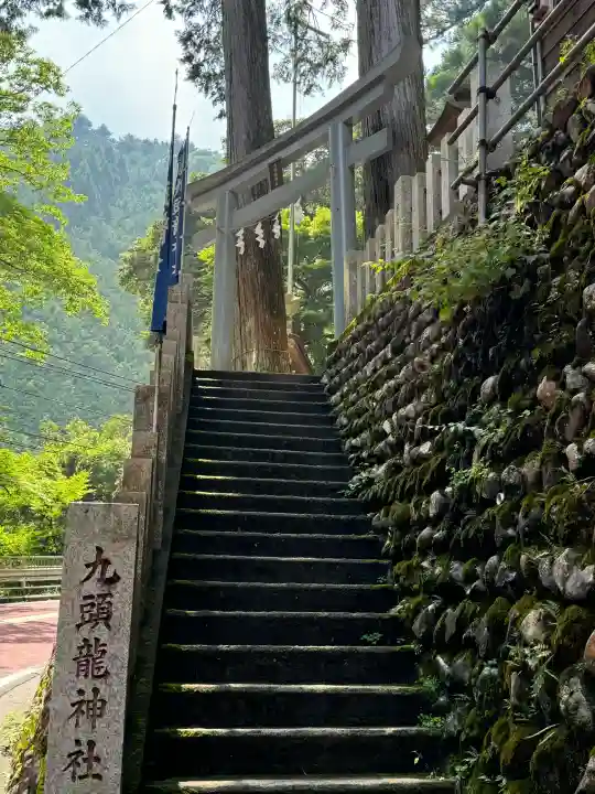 九頭龍神社の{uncategorized: "未分類", other: "その他", undefined: "問題あり", building: "その他建物", grave: "お墓", sacred_gate: "鳥居", guardian: "狛犬", statue: "像", buddha: "仏像", history: "歴史", nature: "自然", garden: "庭園", animal: "動物", pagoda: "塔", temizu: "手水舎", mountain_gate: "山門・神門", sanctuary: "本殿・本堂", subordinate: "末社・摂社", art: "芸術", scenery: "景色", jizo: "地蔵", ema: "絵馬", goshuin: "御朱印", omikuji: "おみくじ", items: "授与品その他", amulet: "お守り", goshuincho: "御朱印帳", eats: "食事", festival: "お祭り", votive_dance: "神楽", shichigosan: "七五三参", wedding: "結婚式", experience: "体験その他", initially: "初詣", around: "周辺", anti_infection: "感染症対策"}