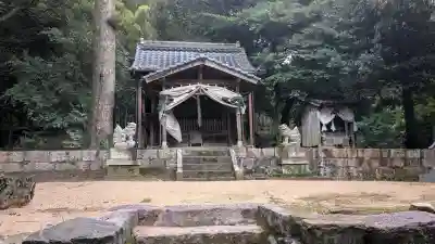 志比前神社の{uncategorized: "未分類", other: "その他", undefined: "問題あり", building: "その他建物", grave: "お墓", sacred_gate: "鳥居", guardian: "狛犬", statue: "像", buddha: "仏像", history: "歴史", nature: "自然", garden: "庭園", animal: "動物", pagoda: "塔", temizu: "手水舎", mountain_gate: "山門・神門", sanctuary: "本殿・本堂", subordinate: "末社・摂社", art: "芸術", scenery: "景色", jizo: "地蔵", ema: "絵馬", goshuin: "御朱印", omikuji: "おみくじ", items: "授与品その他", amulet: "お守り", goshuincho: "御朱印帳", eats: "食事", festival: "お祭り", votive_dance: "神楽", shichigosan: "七五三参", wedding: "結婚式", experience: "体験その他", initially: "初詣", around: "周辺", anti_infection: "感染症対策"}