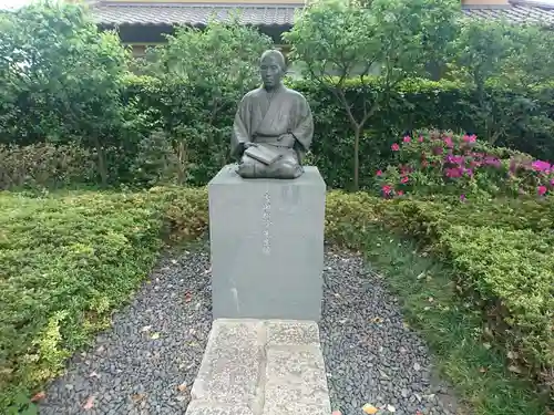 松陰神社の像