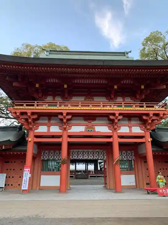 武蔵一宮氷川神社の山門・神門