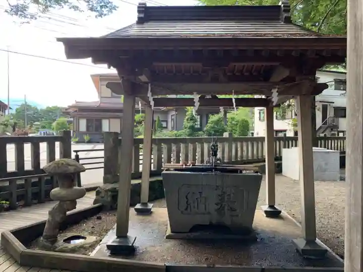 淺間神社(忍野八海)の手水舎
