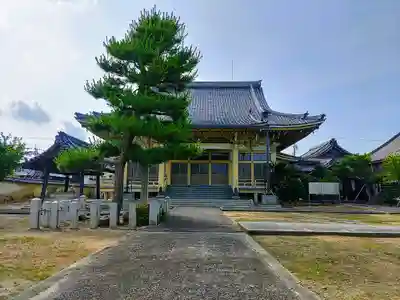 栄願寺の本殿・本堂