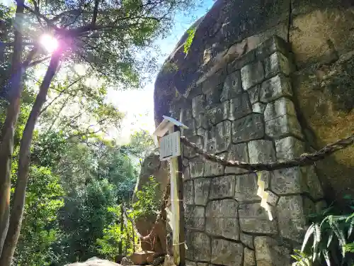 越木岩神社の建物その他