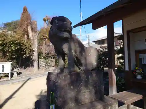 上中居諏訪神社の狛犬