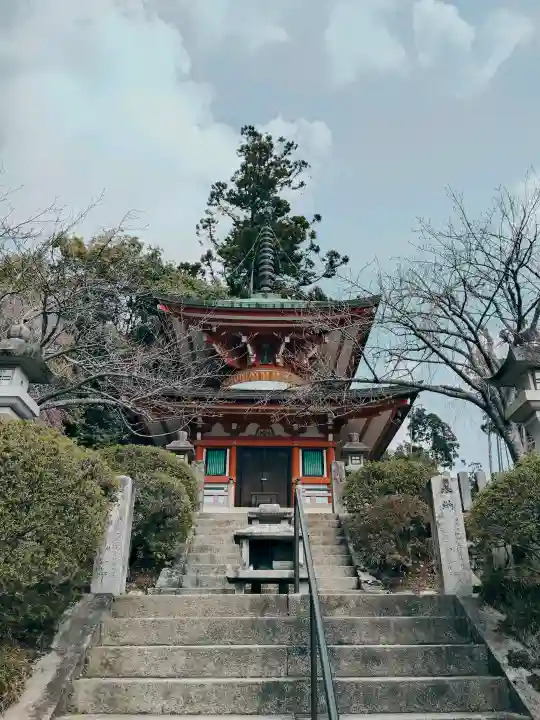 鞍馬寺の{uncategorized: "未分類", other: "その他", undefined: "問題あり", building: "その他建物", grave: "お墓", sacred_gate: "鳥居", guardian: "狛犬", statue: "像", buddha: "仏像", history: "歴史", nature: "自然", garden: "庭園", animal: "動物", pagoda: "塔", temizu: "手水舎", mountain_gate: "山門・神門", sanctuary: "本殿・本堂", subordinate: "末社・摂社", art: "芸術", scenery: "景色", jizo: "地蔵", ema: "絵馬", goshuin: "御朱印", omikuji: "おみくじ", items: "授与品その他", amulet: "お守り", goshuincho: "御朱印帳", eats: "食事", festival: "お祭り", votive_dance: "神楽", shichigosan: "七五三参", wedding: "結婚式", experience: "体験その他", initially: "初詣", around: "周辺", anti_infection: "感染症対策"}