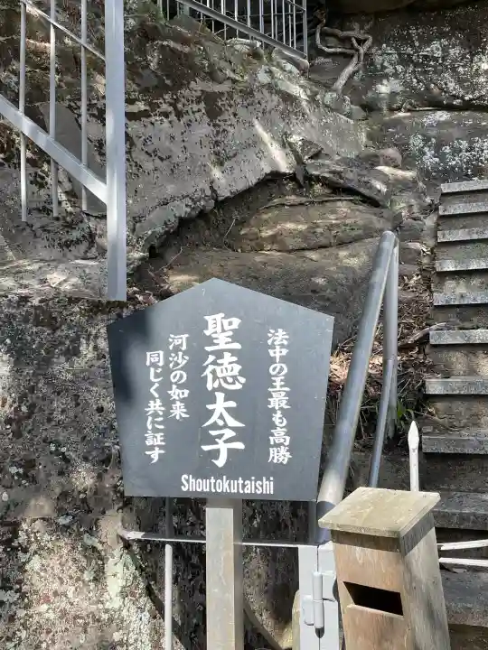 日本寺の{uncategorized: "未分類", other: "その他", undefined: "問題あり", building: "その他建物", grave: "お墓", sacred_gate: "鳥居", guardian: "狛犬", statue: "像", buddha: "仏像", history: "歴史", nature: "自然", garden: "庭園", animal: "動物", pagoda: "塔", temizu: "手水舎", mountain_gate: "山門・神門", sanctuary: "本殿・本堂", subordinate: "末社・摂社", art: "芸術", scenery: "景色", jizo: "地蔵", ema: "絵馬", goshuin: "御朱印", omikuji: "おみくじ", items: "授与品その他", amulet: "お守り", goshuincho: "御朱印帳", eats: "食事", festival: "お祭り", votive_dance: "神楽", shichigosan: "七五三参", wedding: "結婚式", experience: "体験その他", initially: "初詣", around: "周辺", anti_infection: "感染症対策"}
