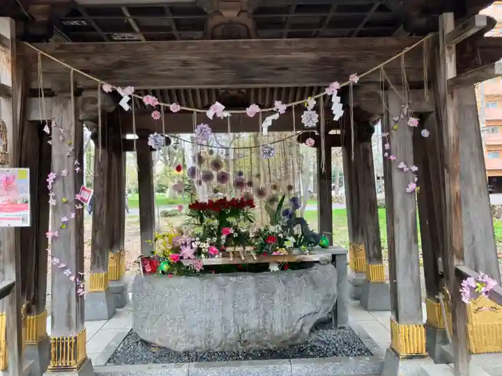 彌彦神社 (伊夜日子神社)の手水舎