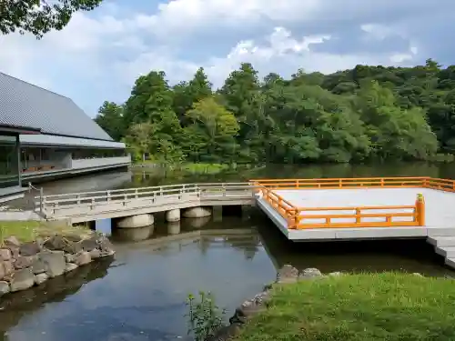 伊勢神宮外宮（豊受大神宮）の{uncategorized: "未分類", other: "その他", undefined: "問題あり", building: "その他建物", grave: "お墓", sacred_gate: "鳥居", guardian: "狛犬", statue: "像", buddha: "仏像", history: "歴史", nature: "自然", garden: "庭園", animal: "動物", pagoda: "塔", temizu: "手水舎", mountain_gate: "山門・神門", sanctuary: "本殿・本堂", subordinate: "末社・摂社", art: "芸術", scenery: "景色", jizo: "地蔵", ema: "絵馬", goshuin: "御朱印", omikuji: "おみくじ", items: "授与品その他", amulet: "お守り", goshuincho: "御朱印帳", eats: "食事", festival: "お祭り", votive_dance: "神楽", shichigosan: "七五三参", wedding: "結婚式", experience: "体験その他", initially: "初詣", around: "周辺", anti_infection: "感染症対策"}