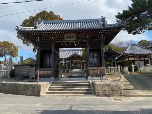 室津八幡神社の{uncategorized: "未分類", other: "その他", undefined: "問題あり", building: "その他建物", grave: "お墓", sacred_gate: "鳥居", guardian: "狛犬", statue: "像", buddha: "仏像", history: "歴史", nature: "自然", garden: "庭園", animal: "動物", pagoda: "塔", temizu: "手水舎", mountain_gate: "山門・神門", sanctuary: "本殿・本堂", subordinate: "末社・摂社", art: "芸術", scenery: "景色", jizo: "地蔵", ema: "絵馬", goshuin: "御朱印", omikuji: "おみくじ", items: "授与品その他", amulet: "お守り", goshuincho: "御朱印帳", eats: "食事", festival: "お祭り", votive_dance: "神楽", shichigosan: "七五三参", wedding: "結婚式", experience: "体験その他", initially: "初詣", around: "周辺", anti_infection: "感染症対策"}