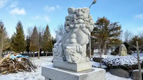 千代ヶ岡神社の狛犬