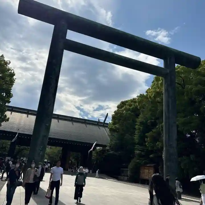 靖國神社の{uncategorized: "未分類", other: "その他", undefined: "問題あり", building: "その他建物", grave: "お墓", sacred_gate: "鳥居", guardian: "狛犬", statue: "像", buddha: "仏像", history: "歴史", nature: "自然", garden: "庭園", animal: "動物", pagoda: "塔", temizu: "手水舎", mountain_gate: "山門・神門", sanctuary: "本殿・本堂", subordinate: "末社・摂社", art: "芸術", scenery: "景色", jizo: "地蔵", ema: "絵馬", goshuin: "御朱印", omikuji: "おみくじ", items: "授与品その他", amulet: "お守り", goshuincho: "御朱印帳", eats: "食事", festival: "お祭り", votive_dance: "神楽", shichigosan: "七五三参", wedding: "結婚式", experience: "体験その他", initially: "初詣", around: "周辺", anti_infection: "感染症対策"}