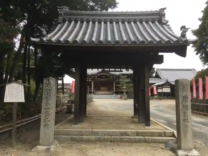 萬徳寺の山門・神門