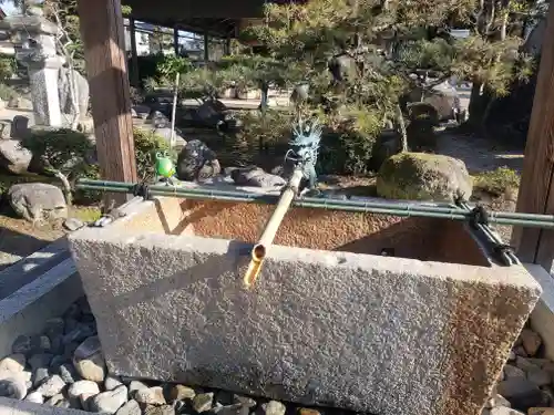 苗村神社の手水舎
