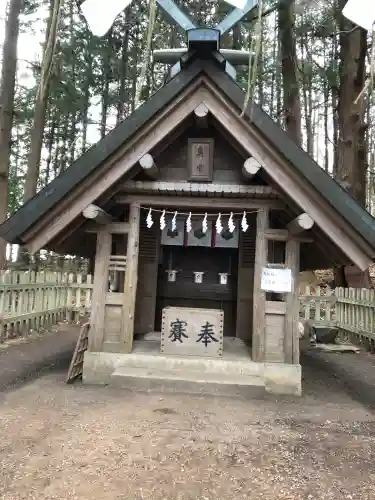 宝登山神社奥宮の{uncategorized: "未分類", other: "その他", undefined: "問題あり", building: "その他建物", grave: "お墓", sacred_gate: "鳥居", guardian: "狛犬", statue: "像", buddha: "仏像", history: "歴史", nature: "自然", garden: "庭園", animal: "動物", pagoda: "塔", temizu: "手水舎", mountain_gate: "山門・神門", sanctuary: "本殿・本堂", subordinate: "末社・摂社", art: "芸術", scenery: "景色", jizo: "地蔵", ema: "絵馬", goshuin: "御朱印", omikuji: "おみくじ", items: "授与品その他", amulet: "お守り", goshuincho: "御朱印帳", eats: "食事", festival: "お祭り", votive_dance: "神楽", shichigosan: "七五三参", wedding: "結婚式", experience: "体験その他", initially: "初詣", around: "周辺", anti_infection: "感染症対策"}