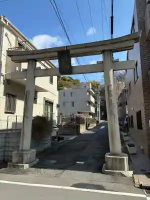 若宮八幡宮の{uncategorized: "未分類", other: "その他", undefined: "問題あり", building: "その他建物", grave: "お墓", sacred_gate: "鳥居", guardian: "狛犬", statue: "像", buddha: "仏像", history: "歴史", nature: "自然", garden: "庭園", animal: "動物", pagoda: "塔", temizu: "手水舎", mountain_gate: "山門・神門", sanctuary: "本殿・本堂", subordinate: "末社・摂社", art: "芸術", scenery: "景色", jizo: "地蔵", ema: "絵馬", goshuin: "御朱印", omikuji: "おみくじ", items: "授与品その他", amulet: "お守り", goshuincho: "御朱印帳", eats: "食事", festival: "お祭り", votive_dance: "神楽", shichigosan: "七五三参", wedding: "結婚式", experience: "体験その他", initially: "初詣", around: "周辺", anti_infection: "感染症対策"}
