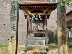 神社(名称不明)の本殿