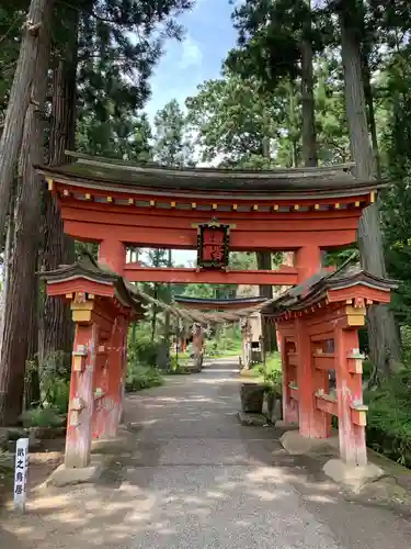 達谷西光寺の鳥居