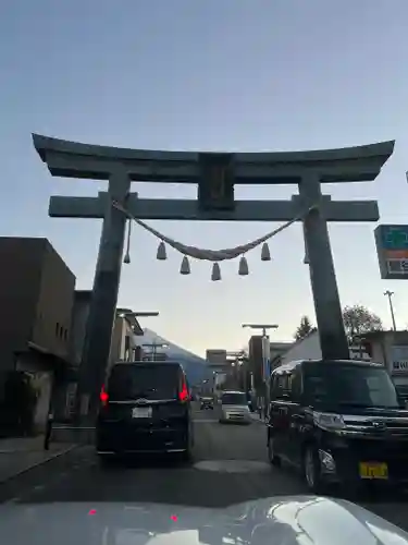 北口本宮冨士浅間神社の鳥居