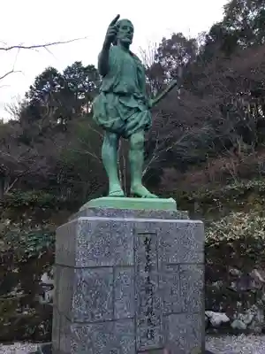八幡神社松平東照宮の像