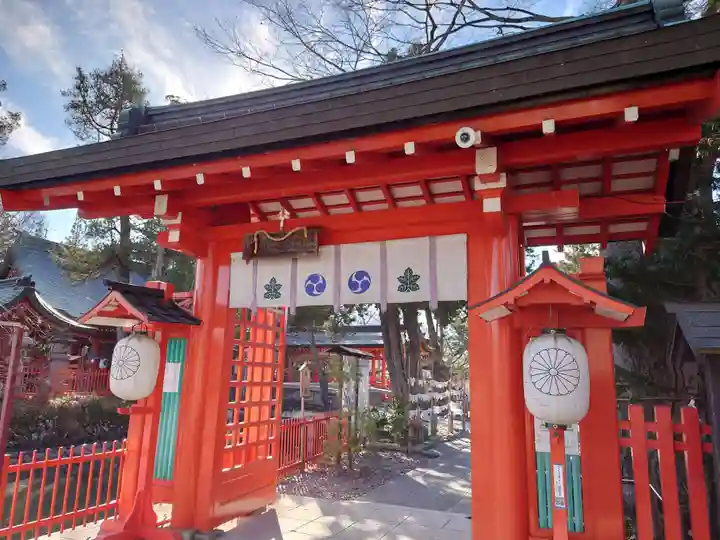 生島足島神社の山門・神門