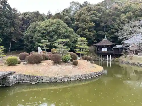 根来寺の{uncategorized: "未分類", other: "その他", undefined: "問題あり", building: "その他建物", grave: "お墓", sacred_gate: "鳥居", guardian: "狛犬", statue: "像", buddha: "仏像", history: "歴史", nature: "自然", garden: "庭園", animal: "動物", pagoda: "塔", temizu: "手水舎", mountain_gate: "山門・神門", sanctuary: "本殿・本堂", subordinate: "末社・摂社", art: "芸術", scenery: "景色", jizo: "地蔵", ema: "絵馬", goshuin: "御朱印", omikuji: "おみくじ", items: "授与品その他", amulet: "お守り", goshuincho: "御朱印帳", eats: "食事", festival: "お祭り", votive_dance: "神楽", shichigosan: "七五三参", wedding: "結婚式", experience: "体験その他", initially: "初詣", around: "周辺", anti_infection: "感染症対策"}