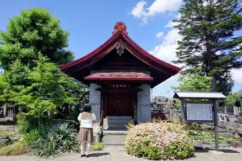 三宝寺の本殿・本堂