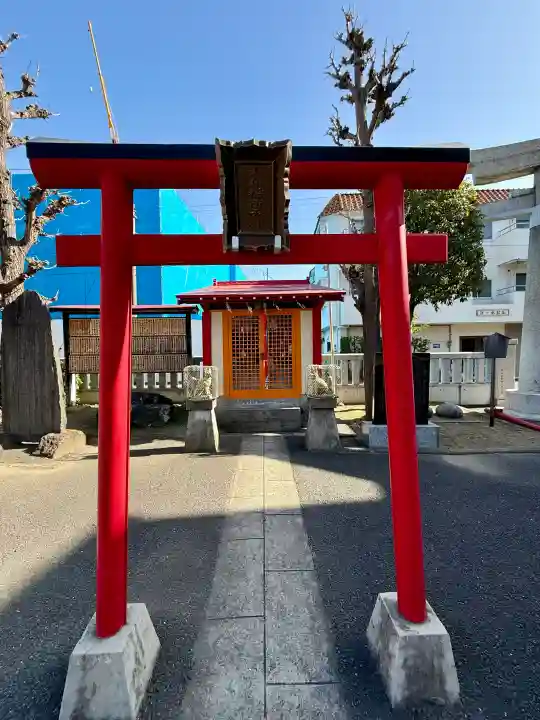大島八幡神社の{uncategorized: "未分類", other: "その他", undefined: "問題あり", building: "その他建物", grave: "お墓", sacred_gate: "鳥居", guardian: "狛犬", statue: "像", buddha: "仏像", history: "歴史", nature: "自然", garden: "庭園", animal: "動物", pagoda: "塔", temizu: "手水舎", mountain_gate: "山門・神門", sanctuary: "本殿・本堂", subordinate: "末社・摂社", art: "芸術", scenery: "景色", jizo: "地蔵", ema: "絵馬", goshuin: "御朱印", omikuji: "おみくじ", items: "授与品その他", amulet: "お守り", goshuincho: "御朱印帳", eats: "食事", festival: "お祭り", votive_dance: "神楽", shichigosan: "七五三参", wedding: "結婚式", experience: "体験その他", initially: "初詣", around: "周辺", anti_infection: "感染症対策"}