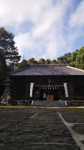 上之村神社の本殿